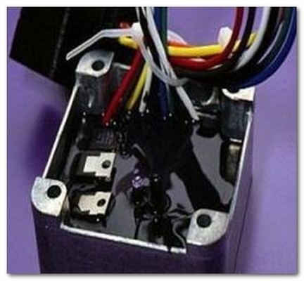 Einfache Anwendung Epoxy Potting Compound Glue Hochtemperaturleitend Potting Elektronische Epoxy Harz Klebstoff