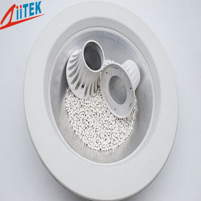 Weiße Wärmeleitende Kunststoffe 1,8 W leichter als normale Aluminiumgehäuse für LED-Lichtgehäuse